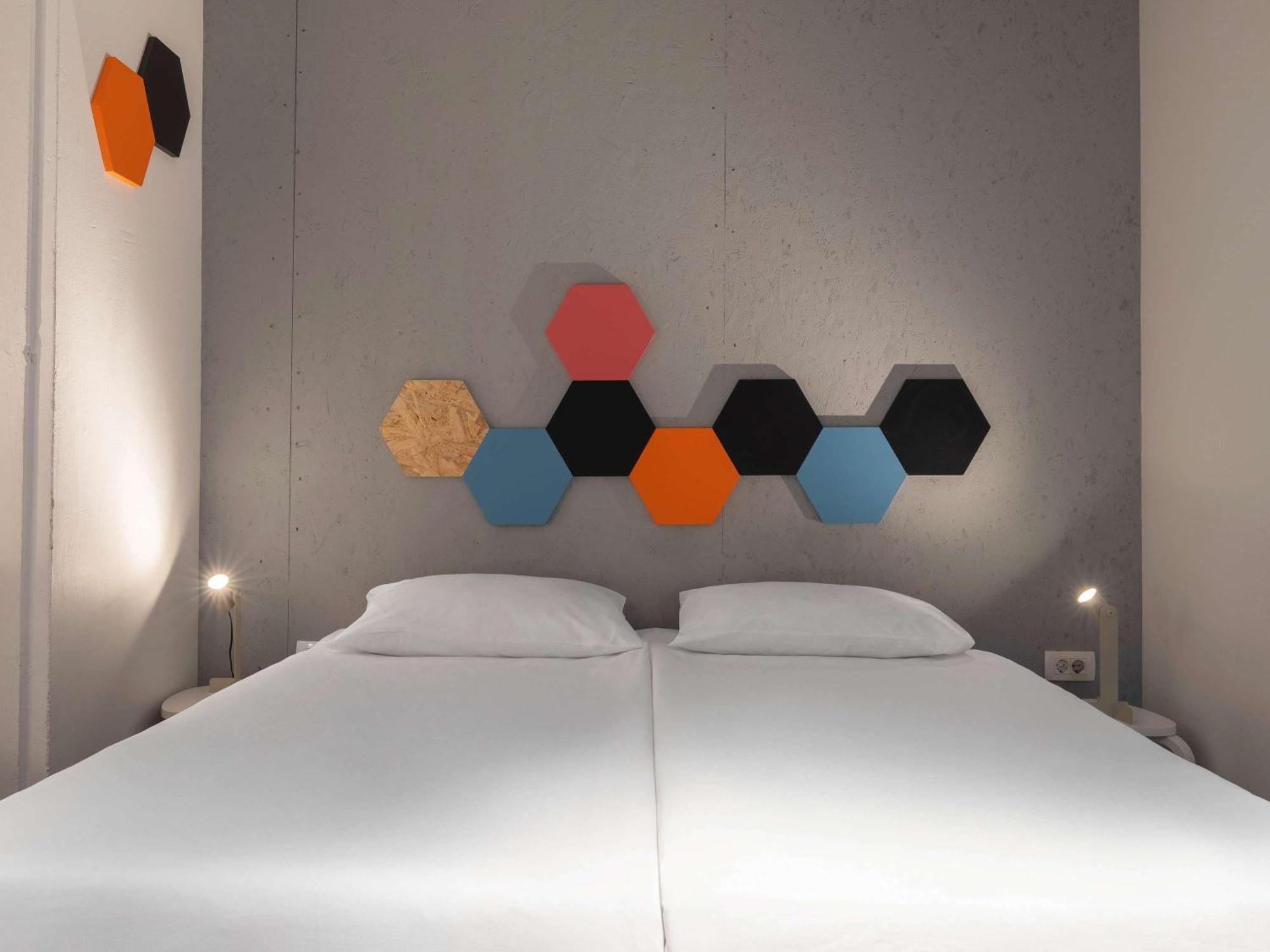 Ibis Styles The Fuzzy Log Hostel *
