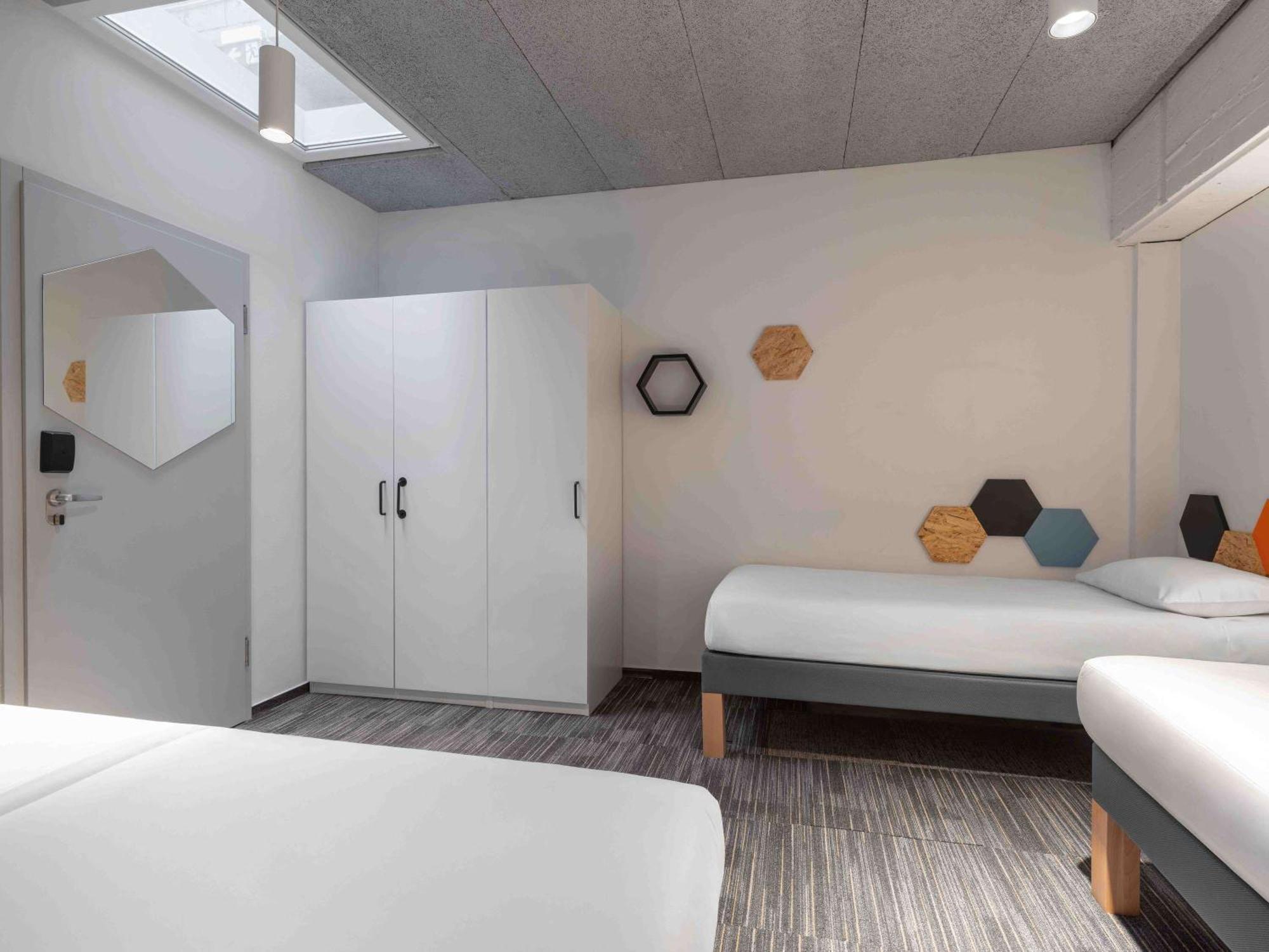 Ibis Styles The Fuzzy Log Hostel *